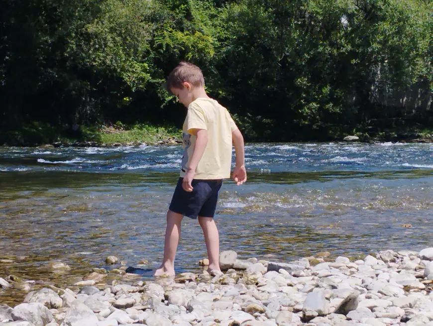 Banjalučani iskoristili lijepo vrijeme za uživanje na Vrbasu (FOTO)