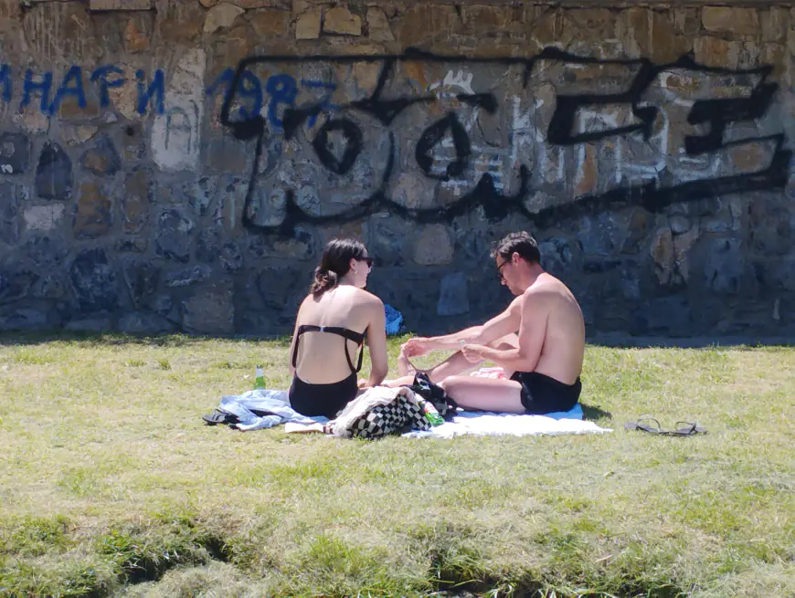 Banjalučani iskoristili lijepo vrijeme za uživanje na Vrbasu (FOTO)