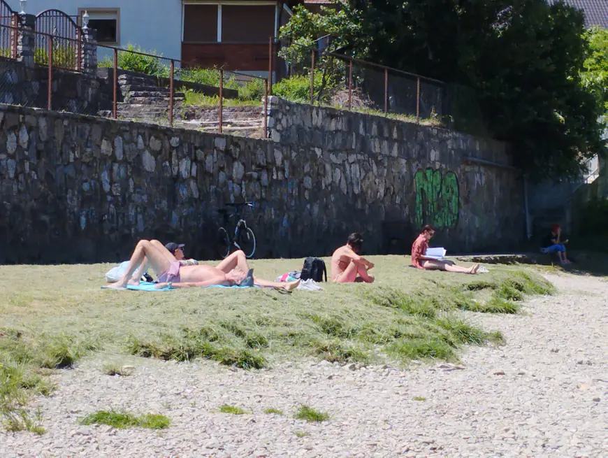 Banjalučani iskoristili lijepo vrijeme za uživanje na Vrbasu (FOTO)