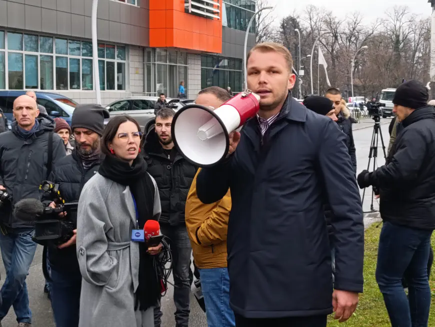 Nastavljeni protesti ispred institucija RS zbog najave smanjenja prihoda Banjaluci (FOTO)